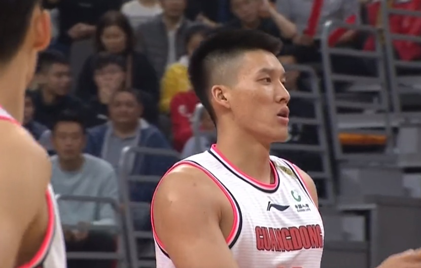 亚博网址 -广东宏远训练开放日；集结日防线松动引欢呼；德甲在即；心理建设被强调的简单介绍