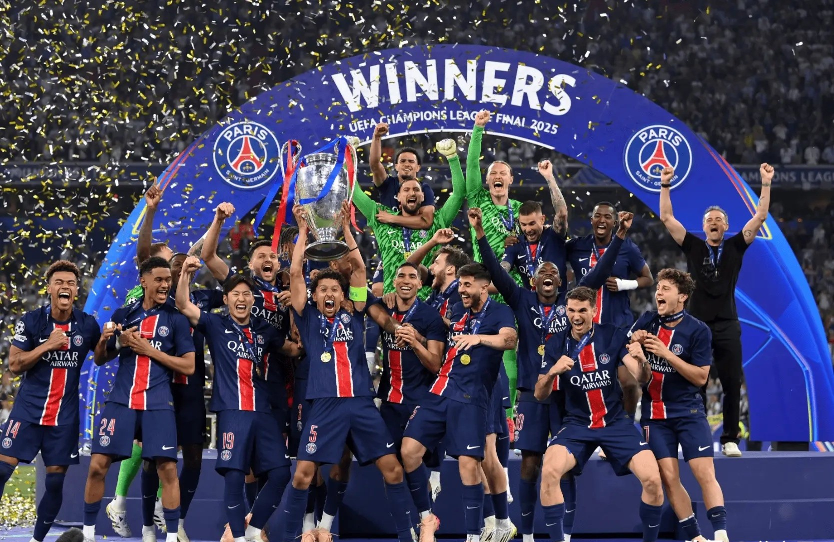 亚博网址 -包含赛地聚焦——欧超杯今夜热度飙升，法兰克福绝杀压哨，悬念犹存，赛季目标并未改变的词条