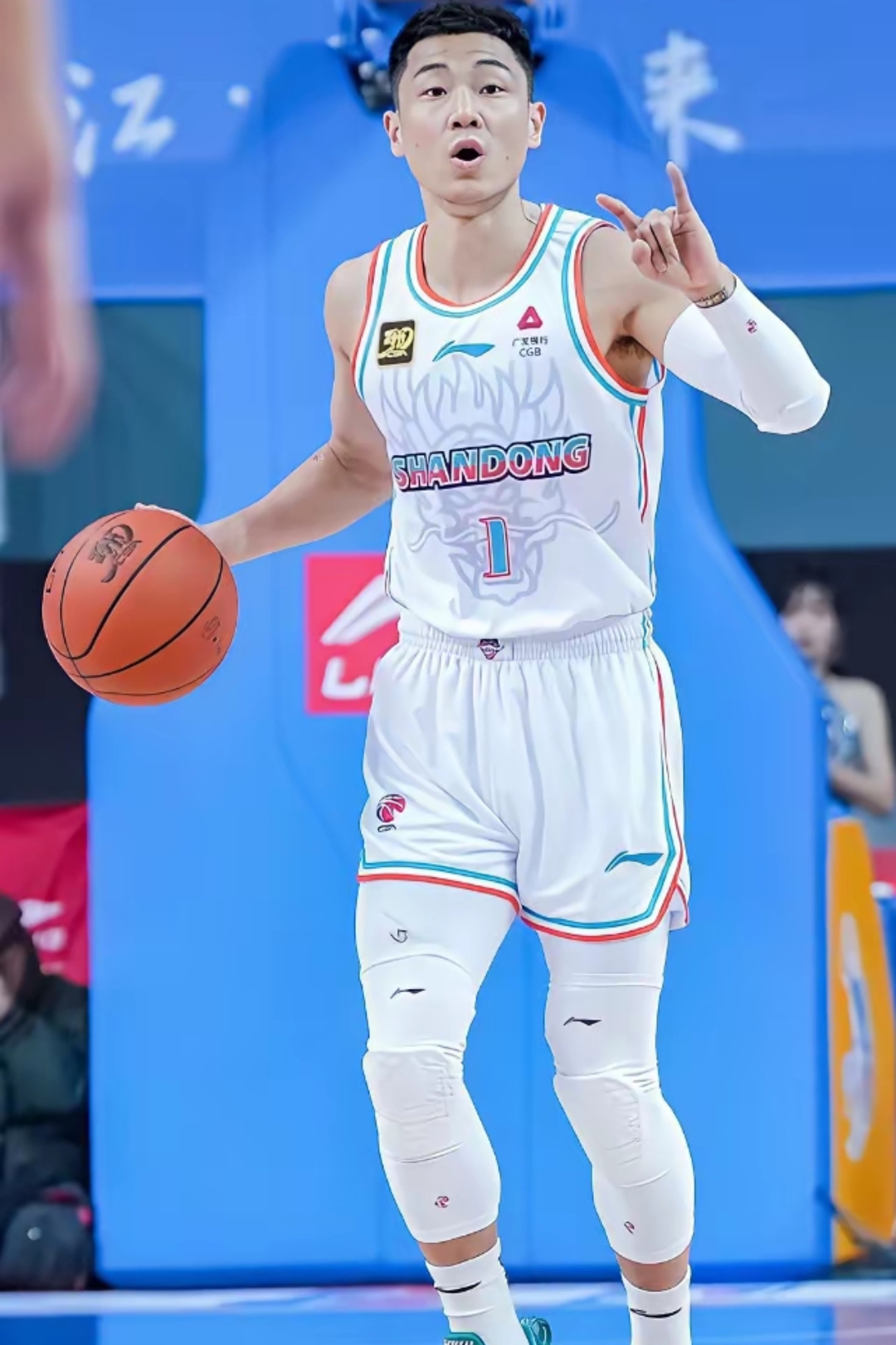 亚博电竞 -转折点山东泰山内部沟通，CBA常规赛今晚攻防权衡，质疑声仍在，控场能力受关注 